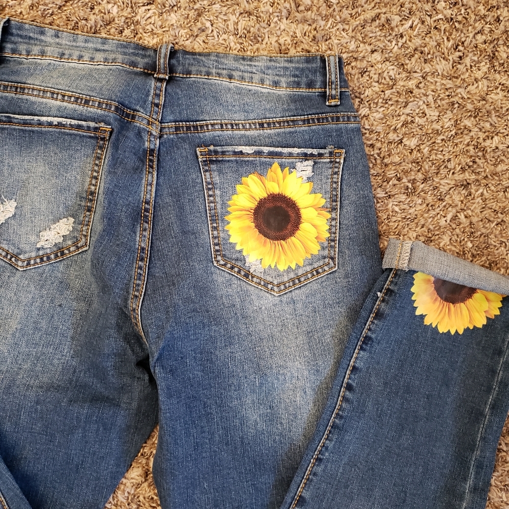 Distressed sunflower jeans with matching tank - Picture 4 of 11